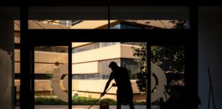 Ekologiczne sprzątanie – skuteczne i bezpieczne metody dla rodzin Photo Eco-friendly cleaning products