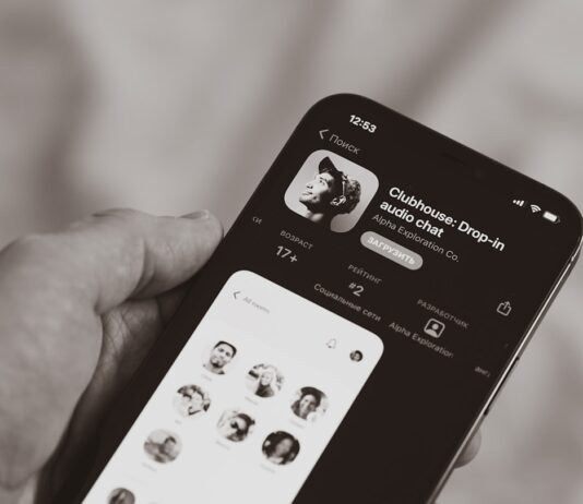 Jakie aplikacje ułatwiają życie rodzicom? Photo Parenting app