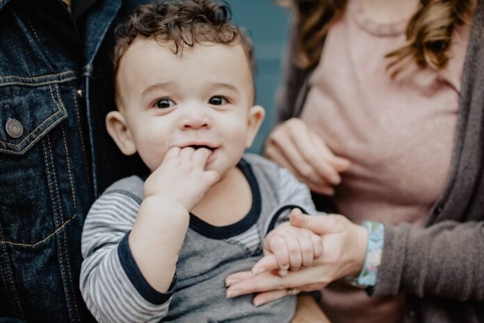 Photo Mother asking for help