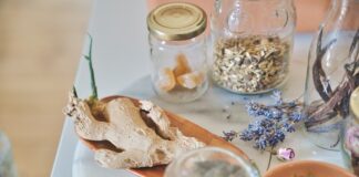 Jak naturalnie łagodzić ból gardła i kaszel u dzieci? Photo Herbal tea