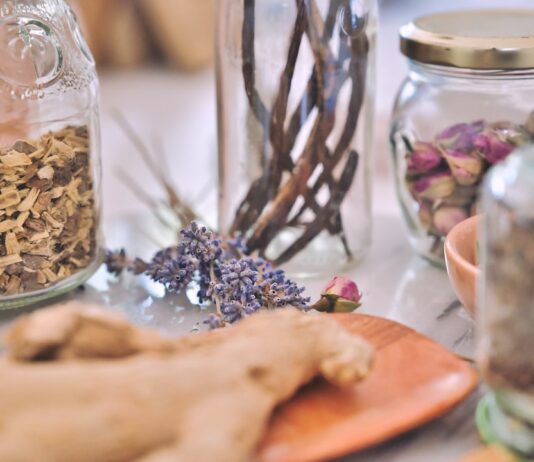 Czy domowe sposoby na gorączkę są skuteczne? Sprawdzone metody Photo Herbal tea