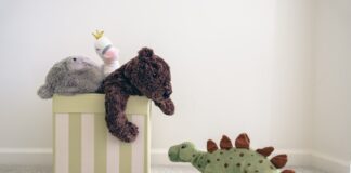 Minimalizm w domu z dziećmi – jak ograniczyć ilość rzeczy? Photo Playroom clutter