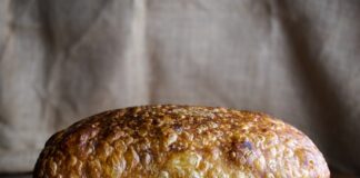 Jak przygotować domowy chleb pełnoziarnisty bez drożdży? Photo Whole grain bread