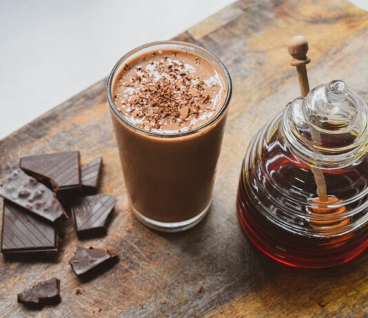 Sposoby na szybkie i pożywne koktajle dla całej rodziny Photo Fruit smoothie